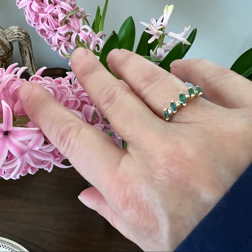 14k gold emerald and diamond band